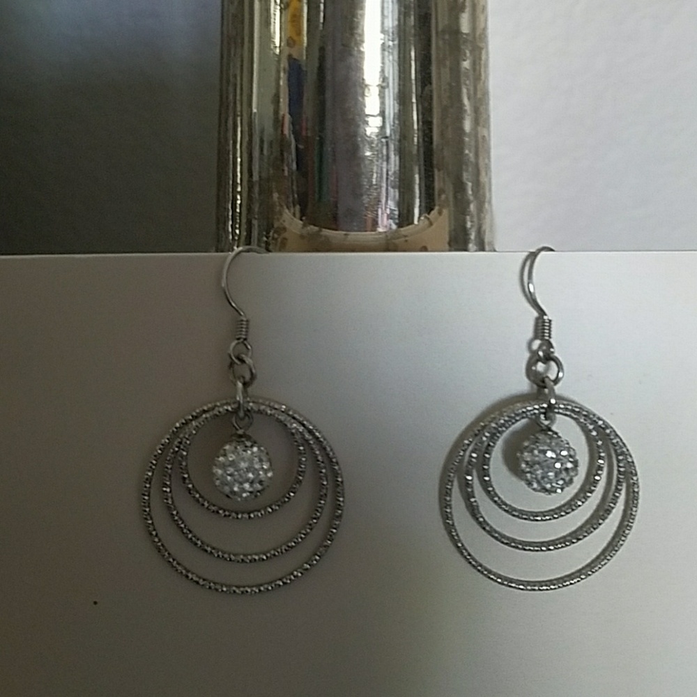White Gold diamond cut earrings - Picture 5 of 6